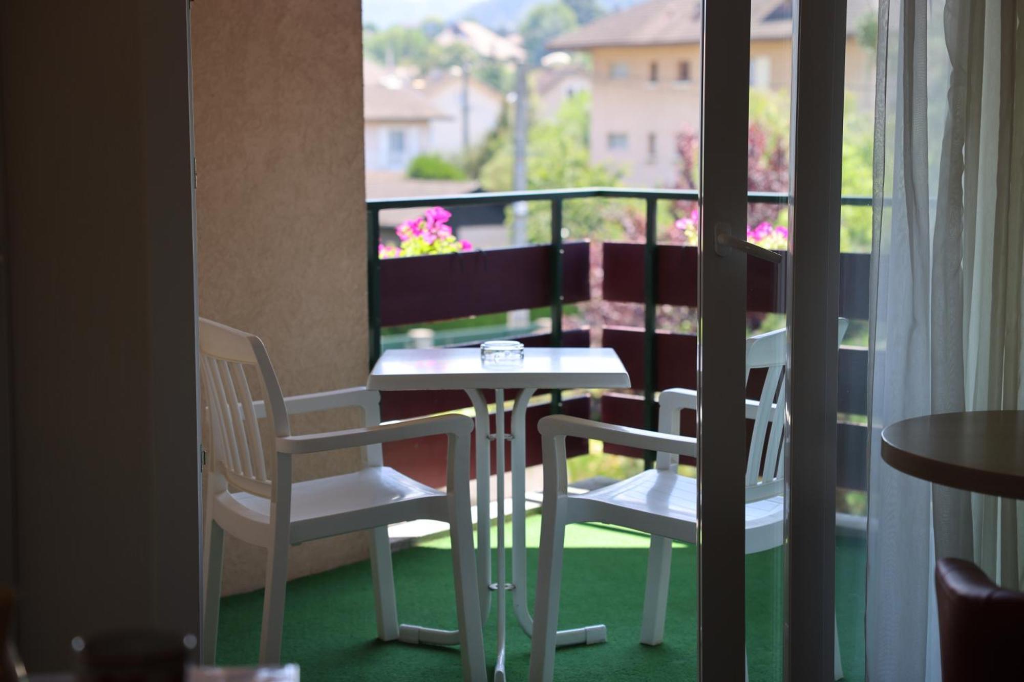 Logis Hotel Arc En Ciel โทนง-เลส์-แบงส์ ภายนอก รูปภาพ