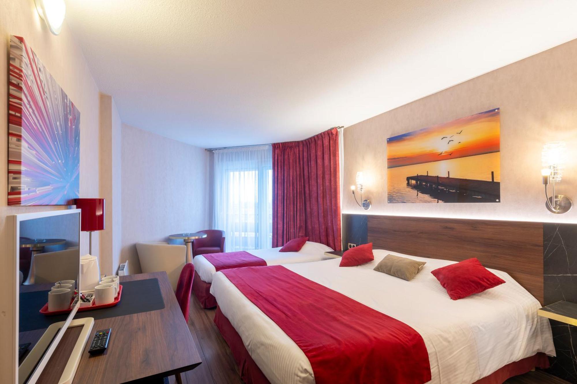 Logis Hotel Arc En Ciel โทนง-เลส์-แบงส์ ภายนอก รูปภาพ