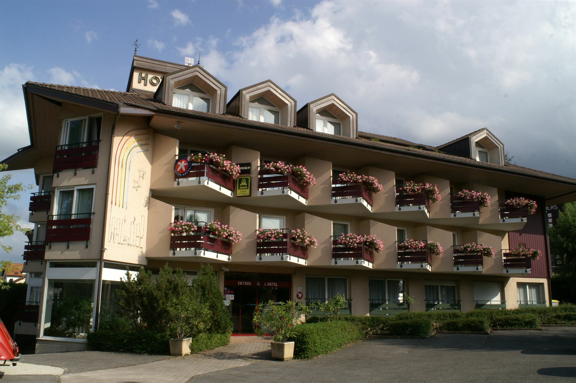 Logis Hotel Arc En Ciel โทนง-เลส์-แบงส์ ภายนอก รูปภาพ